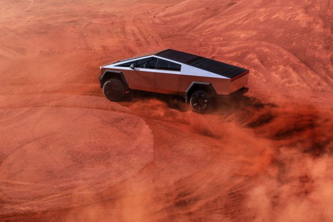 サイバートラックの最高速度は209km/h。わずか2.7秒で100km/hまで加速する