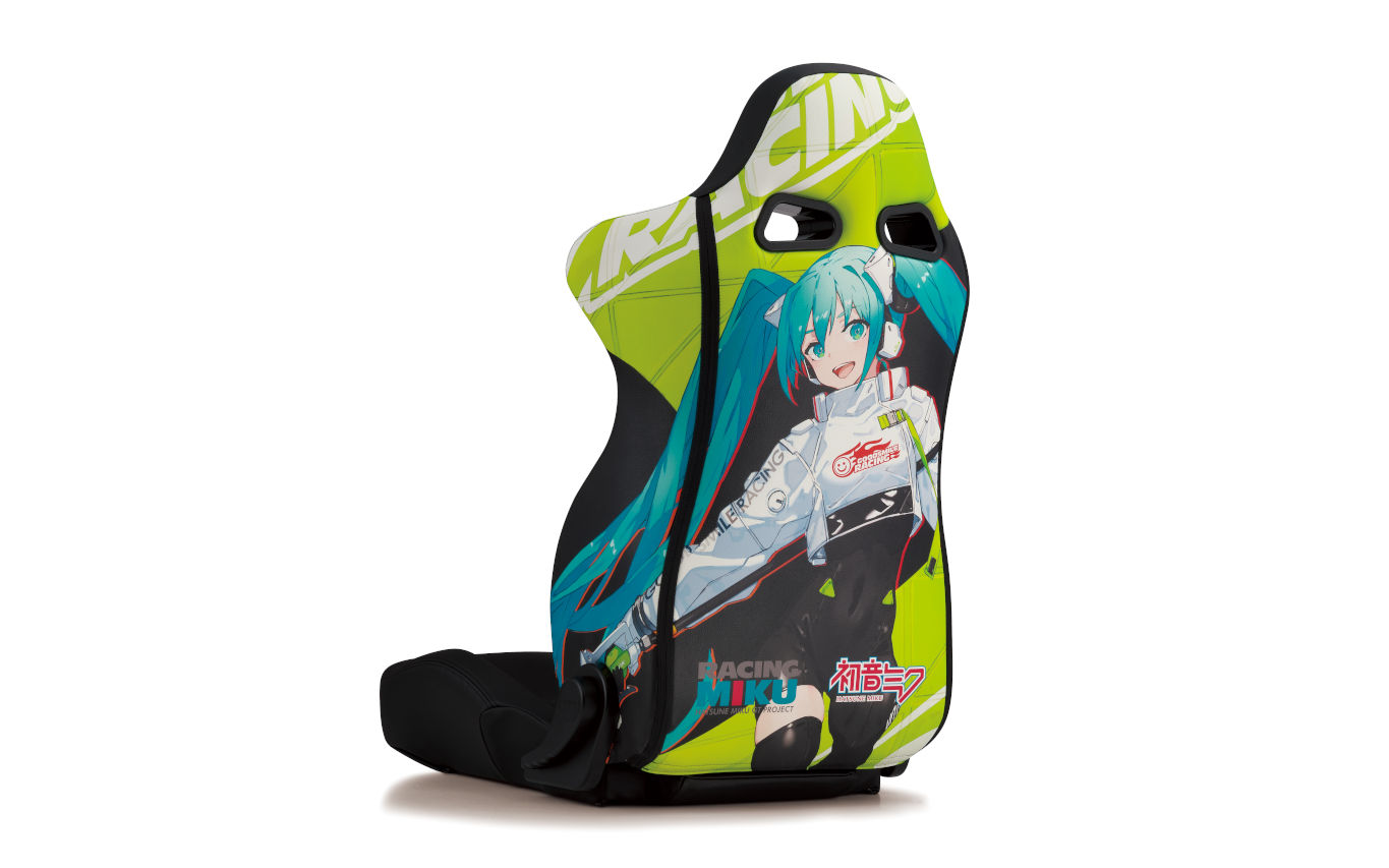 東京オートサロン2023で発表され、39脚限定で発売された『EUROSTERII レーシングミク 2022Ver.』