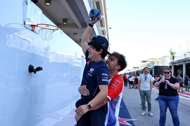 2023年F1第19戦アメリカGP　角田裕毅（アルファタウリ）とピエール・ガスリー（アルピーヌ）