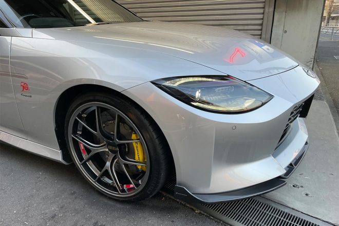 セントラル20のフェアレディZのデモカー。Z-SPORTブレーキキットとBBS RI-D、ミシュランという組み合わせ。フロントカーボンスプリッターも目立つ。