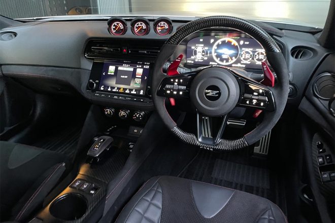 セントラル20のフェアレディZのデモカー。Z-SPORTのインテリアパーツにリクライニングシートの組み合わせ。