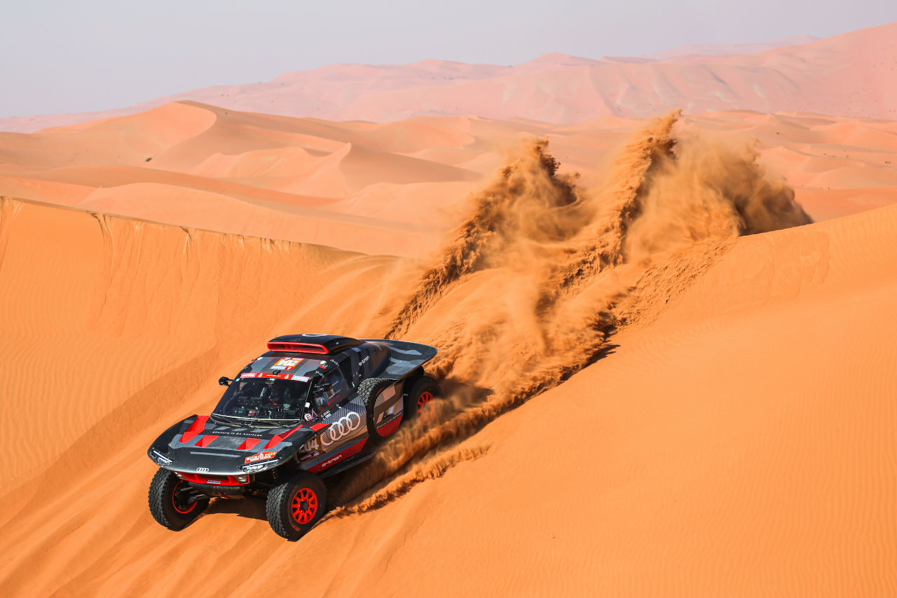 事実上の総合トップに浮上したカルロス・サインツSr.（アウディRS Q e-tron E2）　ダカールラリー2024