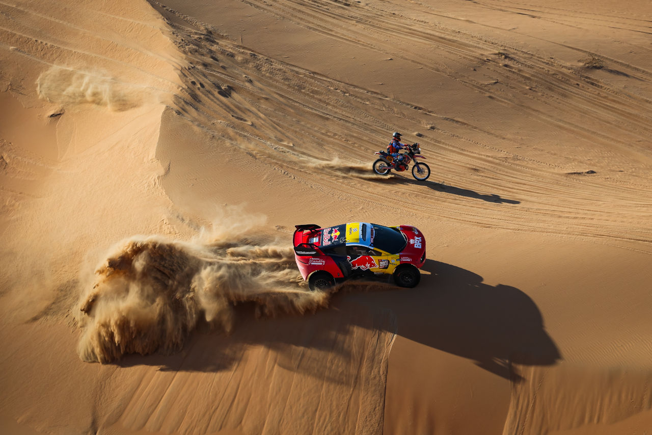 15分のタイムペナルティを受けてまで後方スタートを選択したセバスチャン・ローブ（プロドライブ・ハンター）はステージ暫定3番手