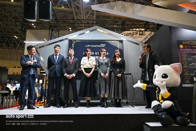 和気あいあいとした雰囲気で行われたTEAM UPGARAGEの体制発表会の様子