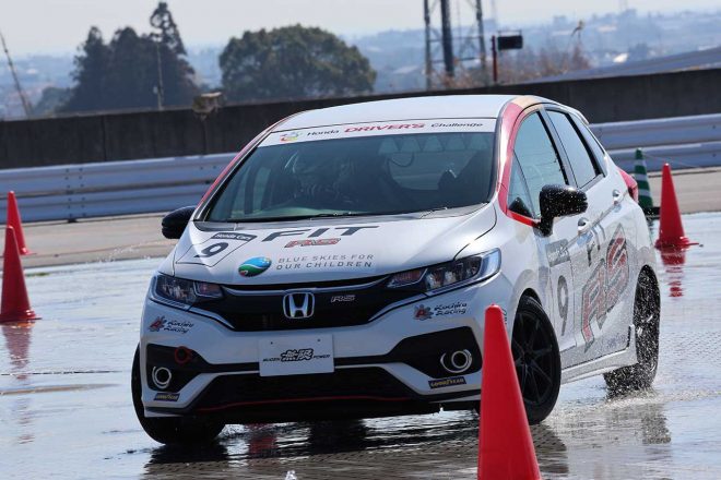 フィットRSのレース仕様車両を使用する『ホンダ・スポーツ・ドライビング・プログラム・スクール』