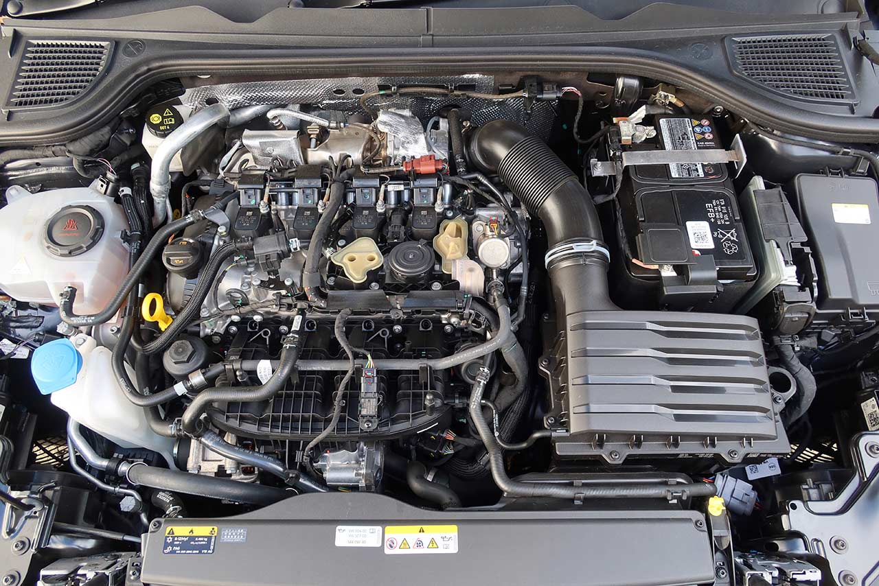 エンジンは2.0リッター直列4気筒DOHCターボを搭載。最高出力245kW（333ps）／5600-6500rpm、最大トルク420Nm（42.8kgm）／2100-5500rpmを発生する。