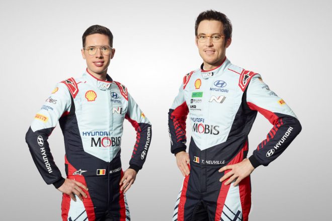 ティエリー・ヌービル（右）とコドライバーのマルティン・ウィダグ（左）