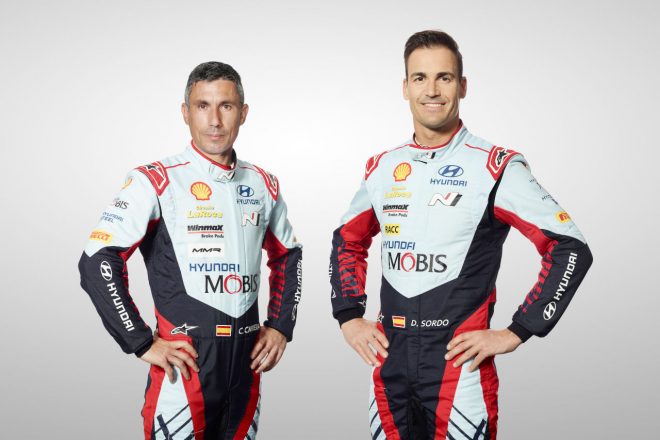 ダニ・ソルド（右）とコドライバーのカンディード・カレラ（左）