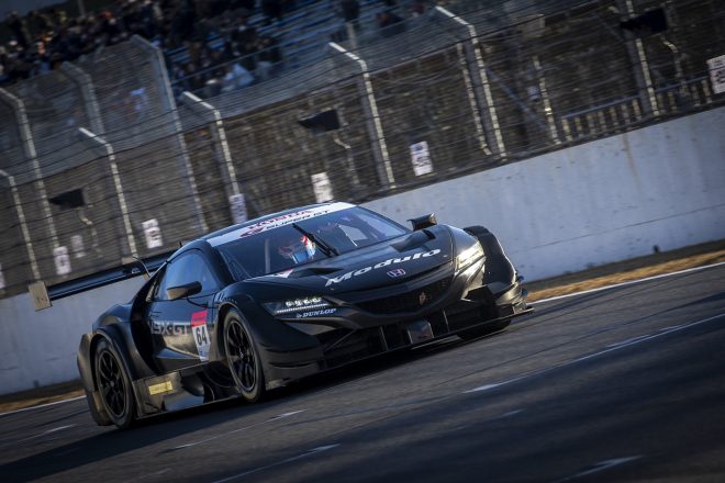 デモンストレーションレースでの走行の様子