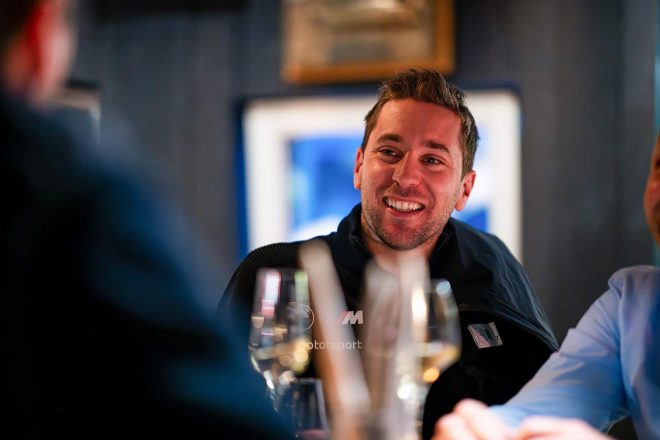 2024年のWECでBMW MハイブリッドV8をドライブするロビン・フラインス