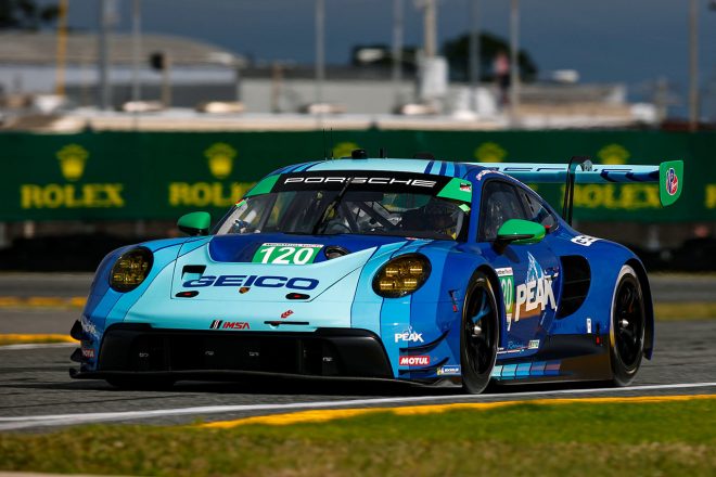 ＃120　ライト・モータースポーツ／ポルシェ911 GT3 Rアダム・アデルソン／エリオット・スキーア／ジャン・ヘイレン／フレデリック・マコウィッキ