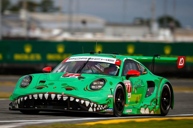 ＃77　AOレーシング／ポルシェ911 GT3 Rローリン・ハインリッヒ／セブ・プリオール／ミカエル・クリステンセン