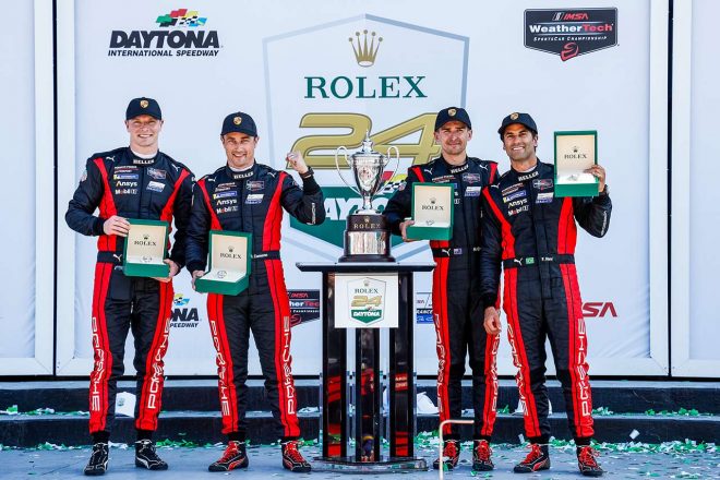 2024年のIMSA第1戦デイトナ24時間レースを制した7号車ポルシェ963のクルー。左からジョセフ・ニューガーデン、デイン・キャメロン、マット・キャンベル、フェリペ・ナッセ