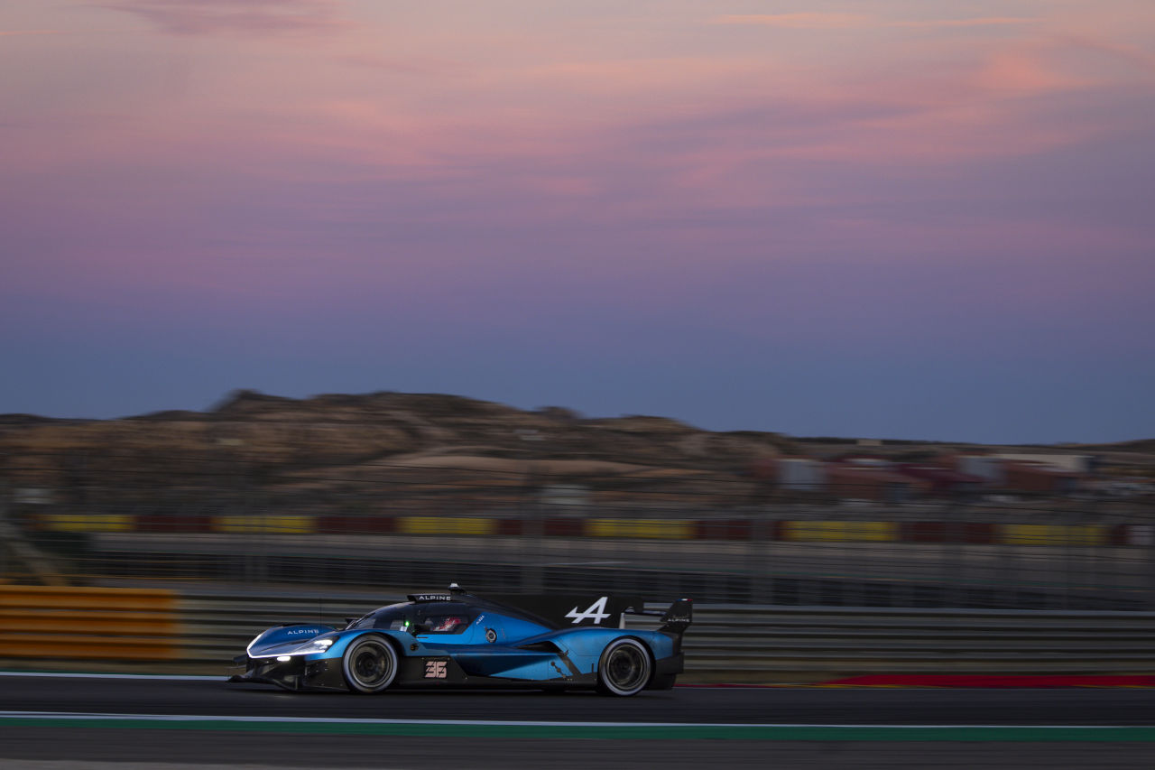 アルピーヌA424はメカクローム製の3.4リットルV型6気筒シングルターボエンジン『V634』を搭載している