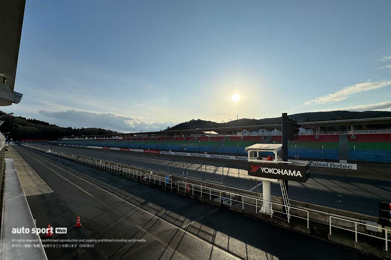 初日午後セッション終了後には太陽が再びコースを照らした