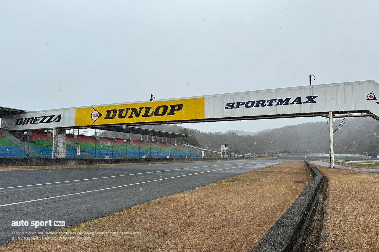 2024スーパーGT岡山メーカーテストの初日午後には強い雨と霰がサーキットを襲った