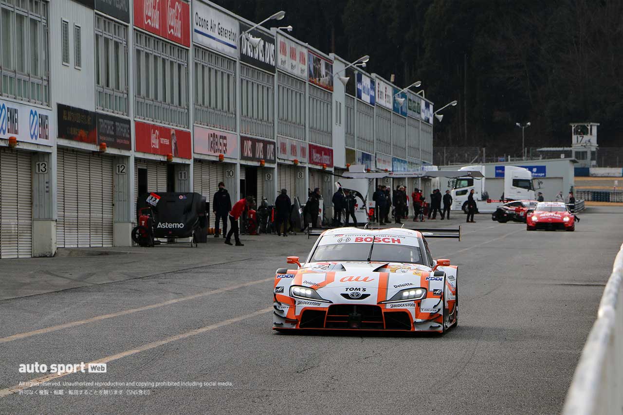 2024スーパーGT岡山メーカーテスト　初日午前セッションのスタート