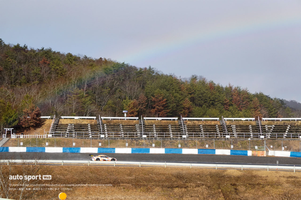 2024スーパーGT岡山メーカーテスト中には虹が確認できた