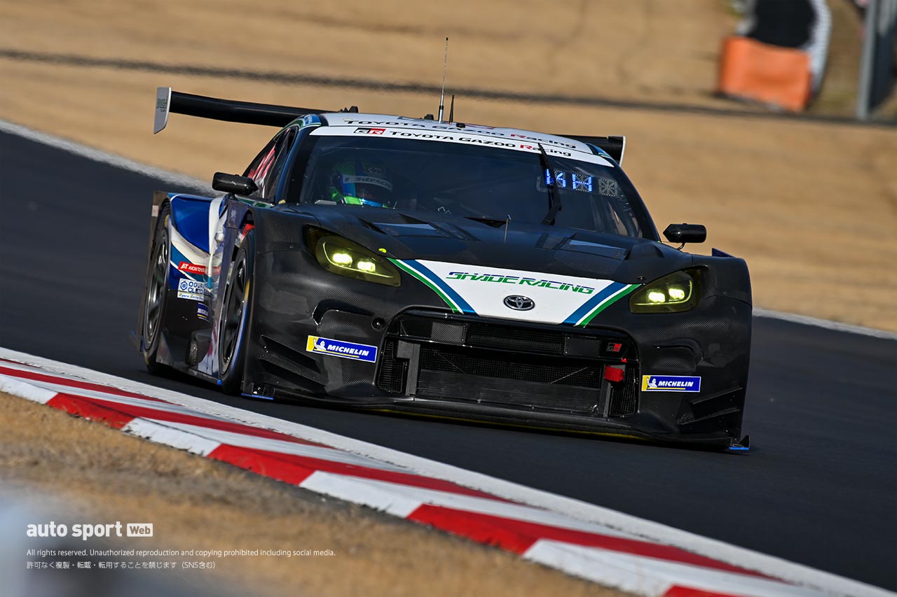 2024GTE特別スポーツ走行　SHADE RACINGのGR86 GT。写真は午後。カナードの形状が午後だけで2種類あった。