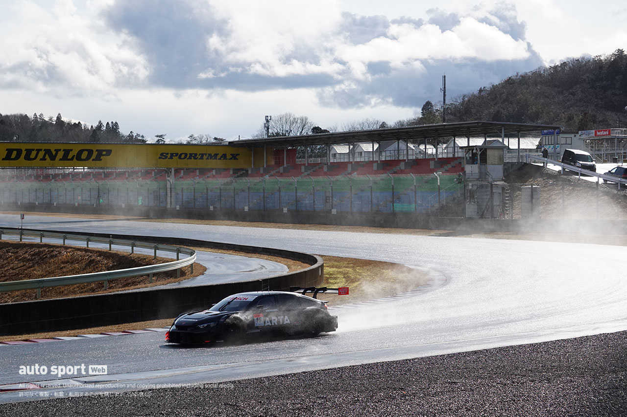 2024スーパーGT岡山メーカーテスト　ARTAの16号車ホンダ・シビック・タイプR-GT