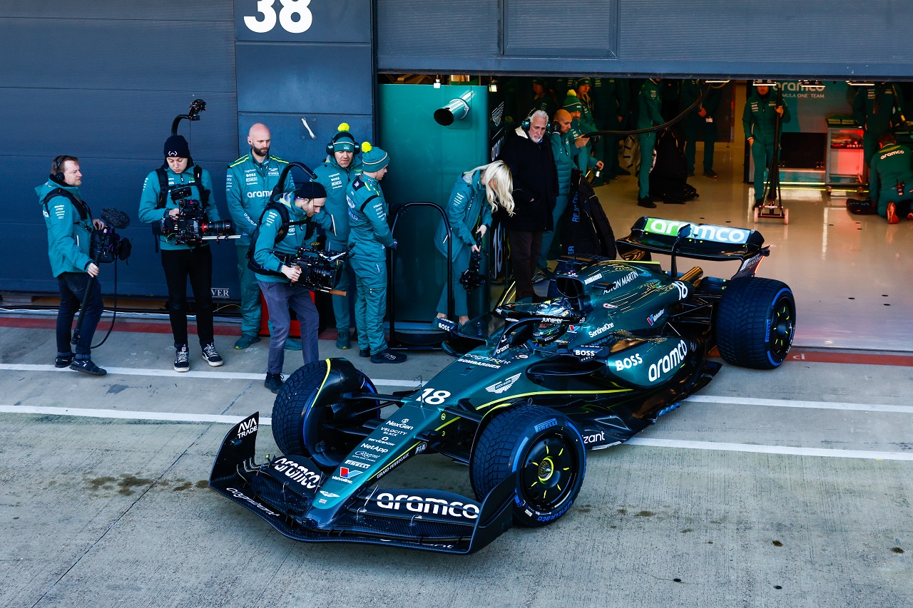 アストンマーティンF1が『AMR24』をシェイクダウン（ランス・ストロール）
