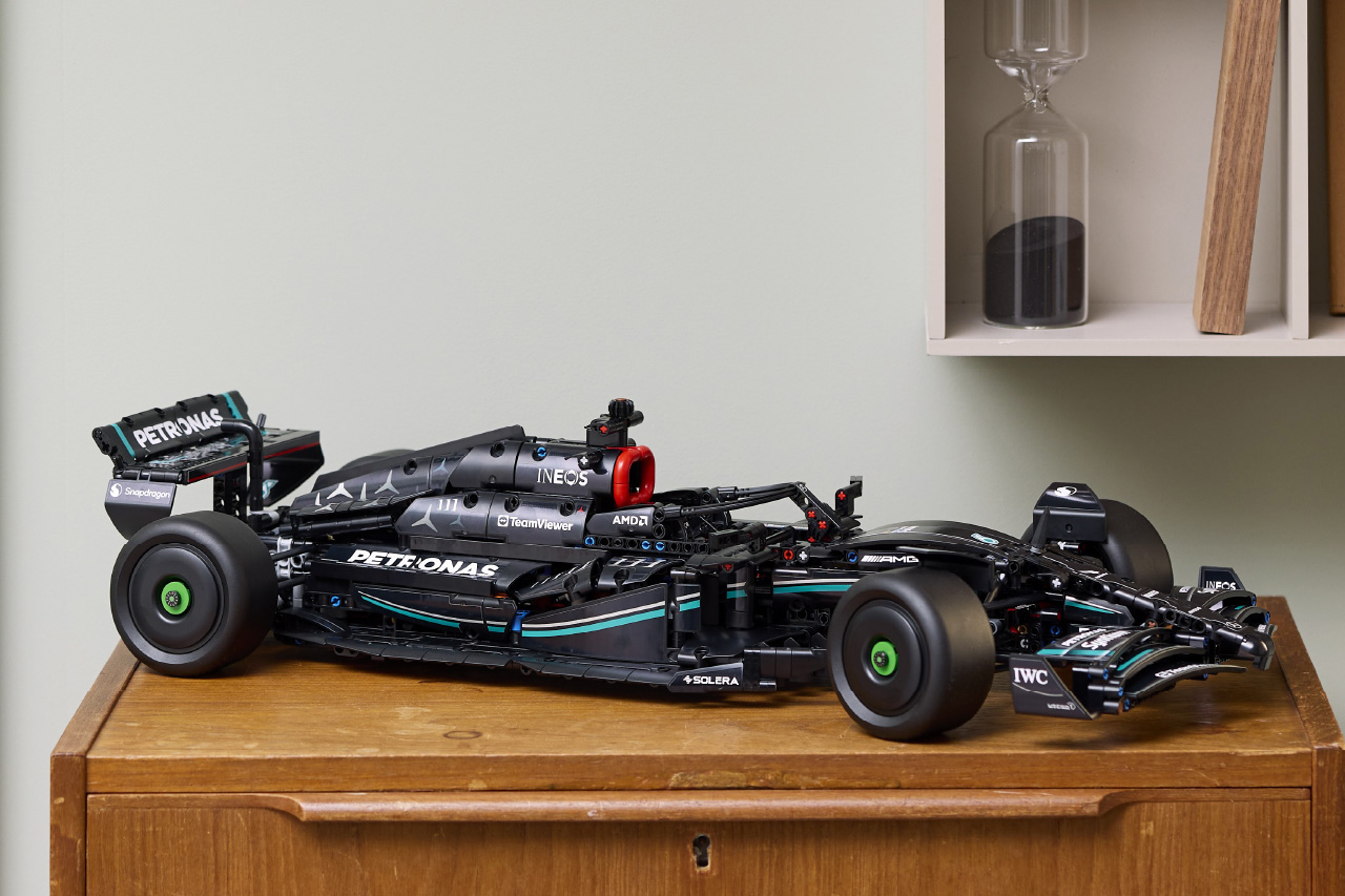 『レゴ・テクニック メルセデスAMG F1 W14パフォーマンス（大人向け）』