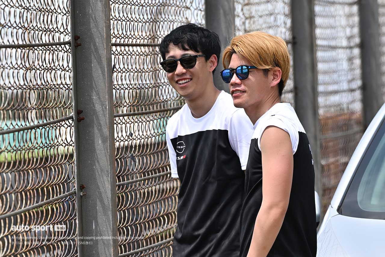 2024スーパーGTセパンテストでの三宅淳詞と高星明誠