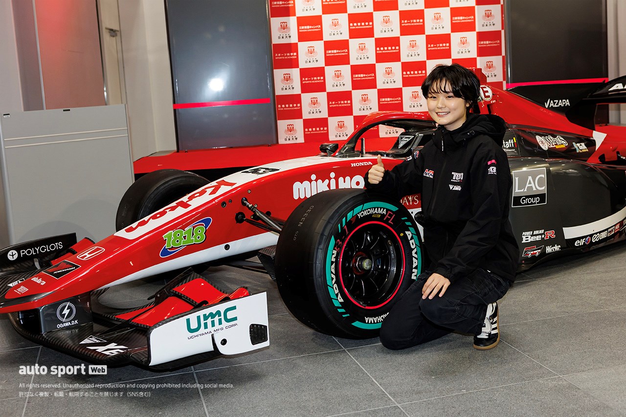 2024年のマシンカラーリングは、レッドとメタリックグレーの映えるリバリーとなった