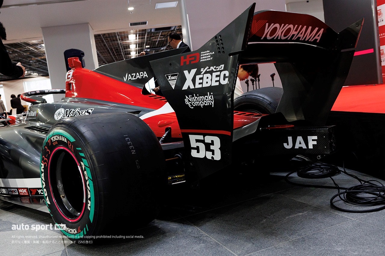 日本大学三軒茶屋キャンパスにて発表された2024年のJujuのマシンカラーリング　リヤ