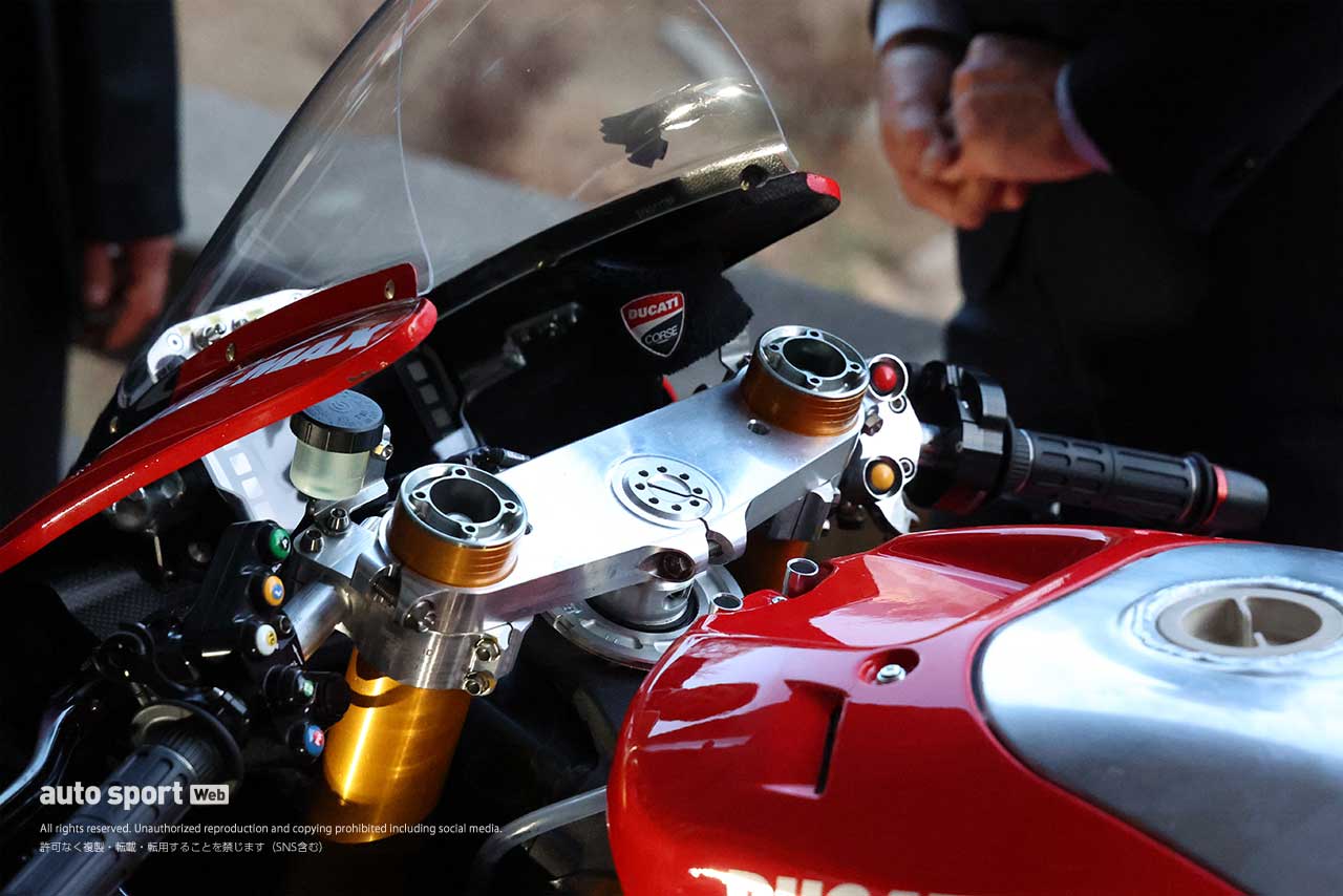 2024全日本ロード：DUCATI Team KAGAYAMAが使用するドゥカティ パニガーレV4 Rファクトリーのハンドル周り