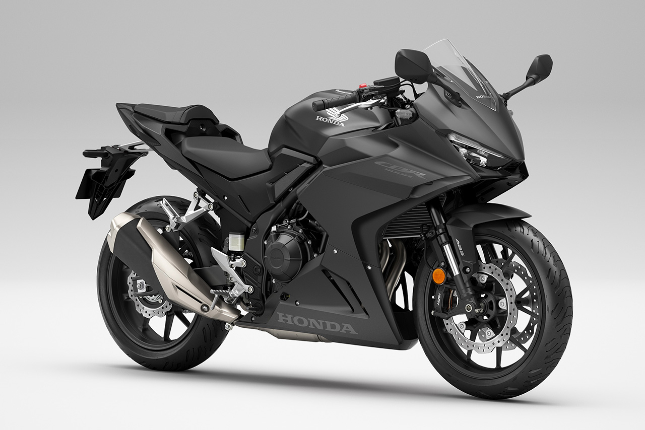 ホンダCBR400R（マットバリスティックブラックメタリック）