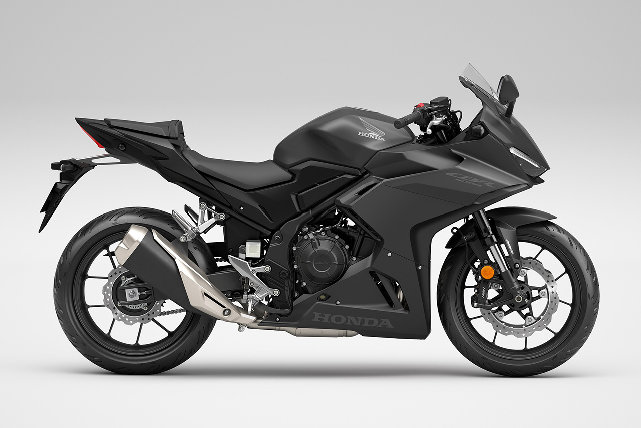ホンダCBR400R（マットバリスティックブラックメタリック）