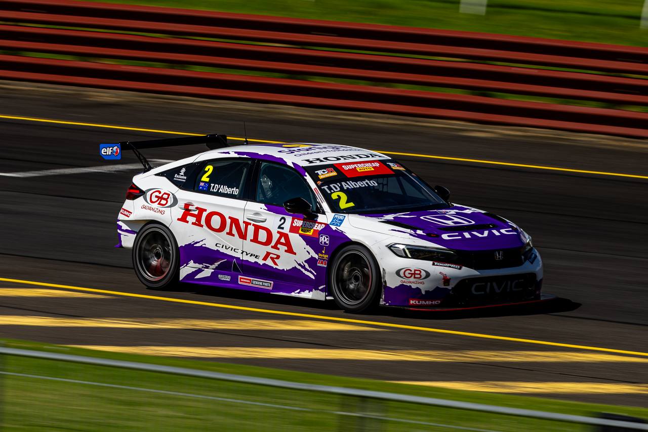 前王者トニー・ダルベルト（FL5型ホンダ・シビック・タイプR TCR／ホンダ・レーシング・チーム・ウォール）は、レース1で通算18回目の表彰台に