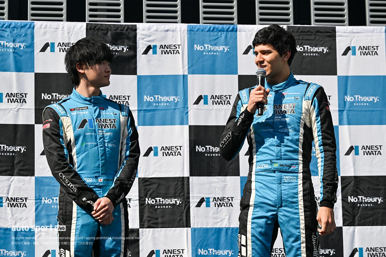 アネスト岩田『BLUE LINK FES.』に登場したANEST IWATA Racing with Arnageのイゴール・オオムラ・フラガと古谷悠河