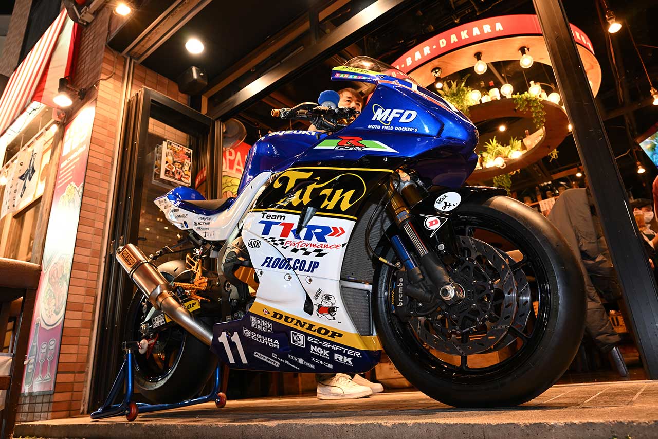 スズキMotoGPとは異なる純正色の青と白を配した新たなデザインを使用するTeam TITAN-TKR SUZUKI