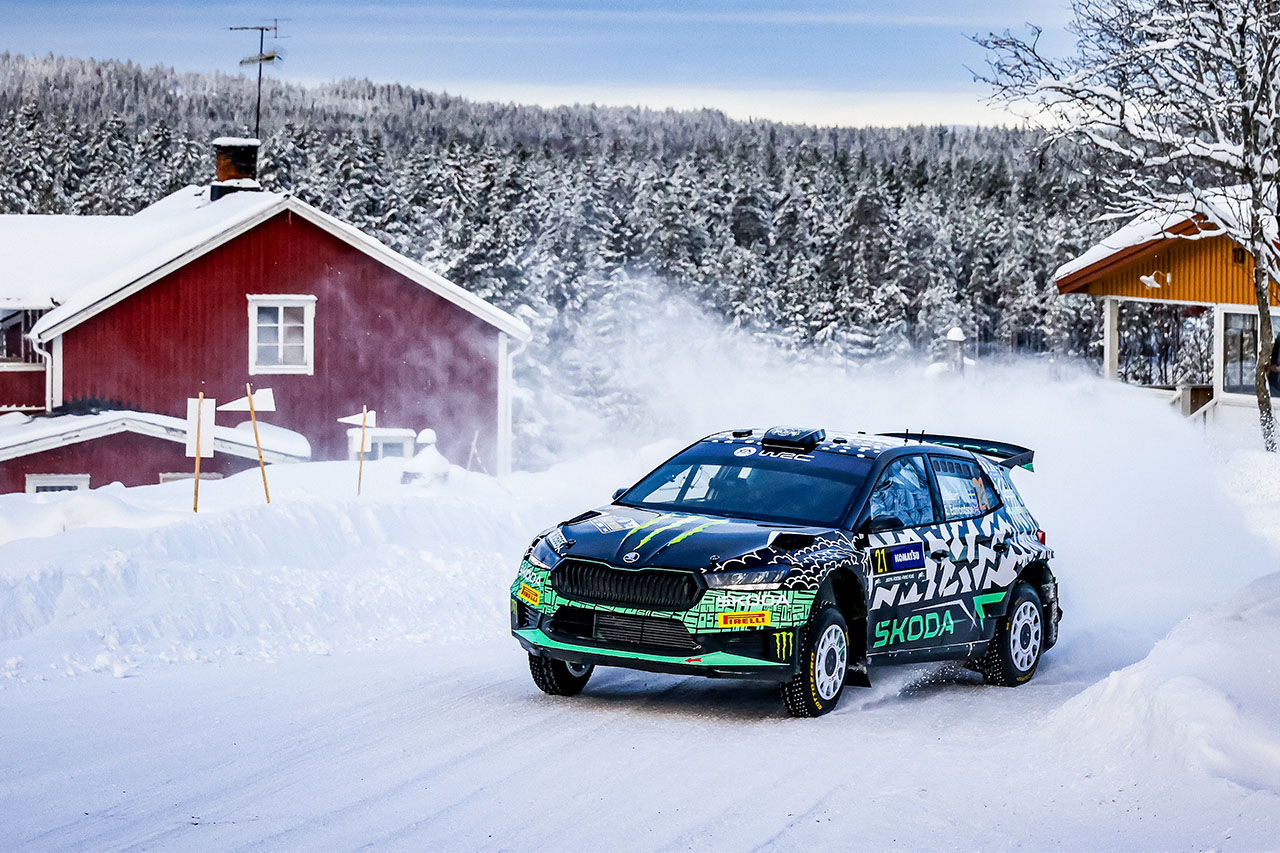 2024WRC第2戦スウェーデン　WRC2クラス優勝を飾ったオリバー・ソルベルグ（シュコダ・ファビアRSラリー2）