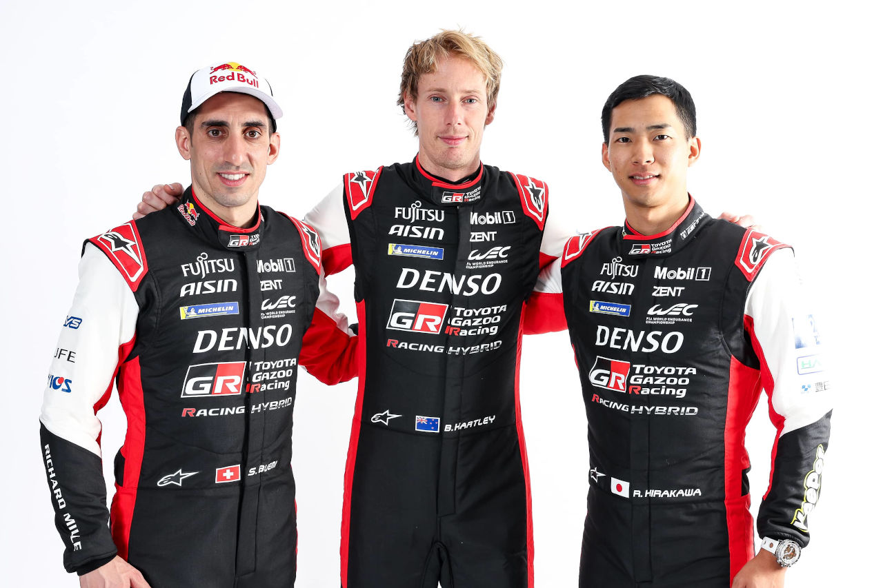 8号車トヨタGR010ハイブリッドを駆るチャンピオントリオ。（左から）セバスチャン・ブエミ、ブレンドン・ハートレー、平川亮