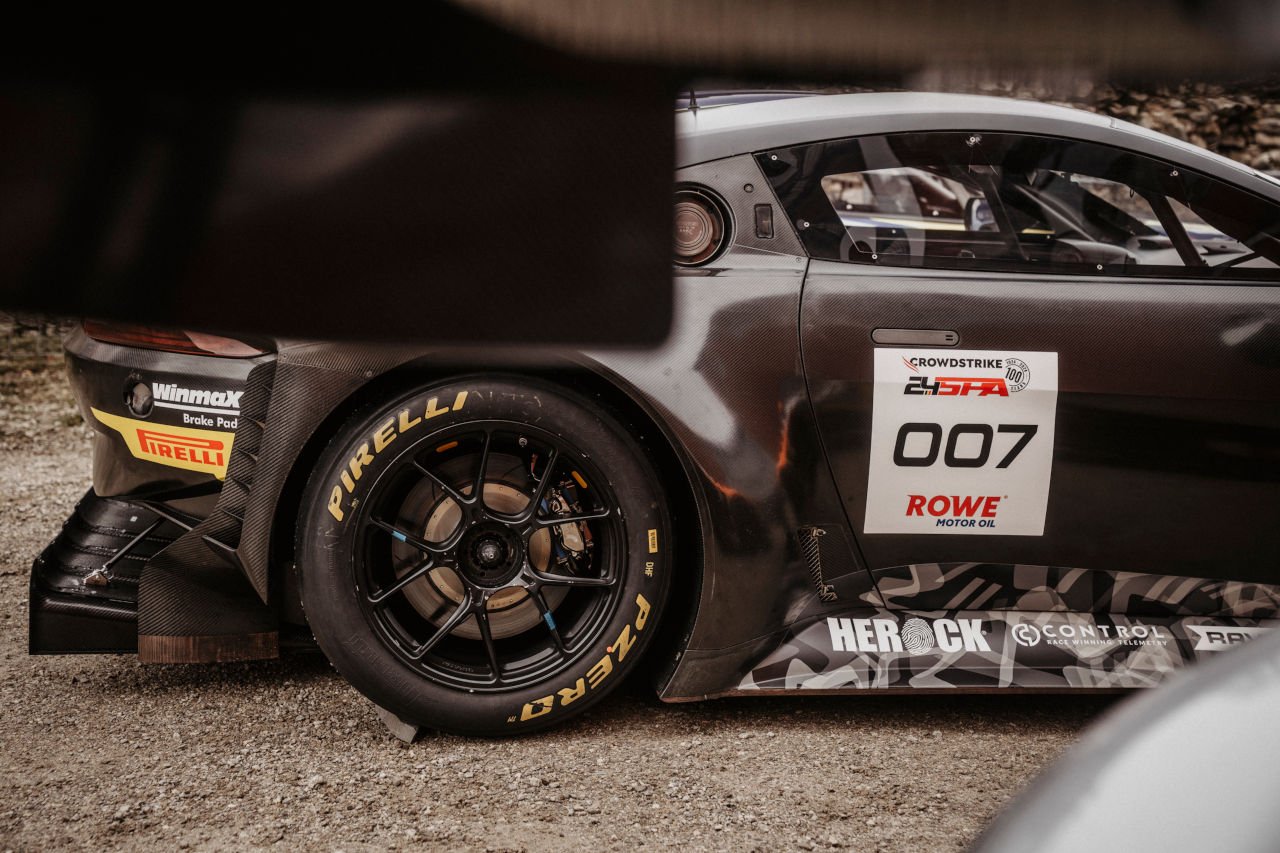 アストンマーティン車ではおなじみの『007』を掲げるコムトゥユーの新型バンテージGT3