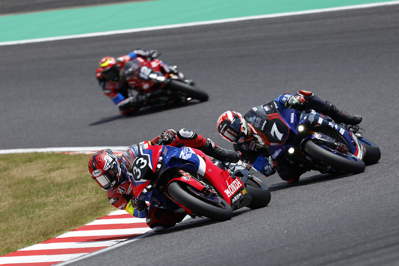 2023鈴鹿8耐のトップ争い