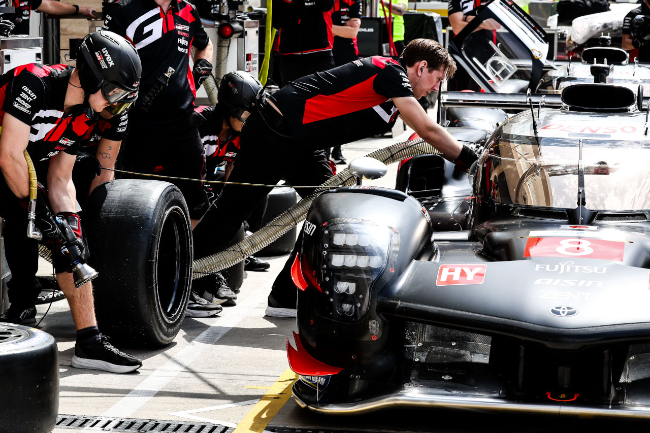 2024年型トヨタGR010ハイブリッドのヘッドライト