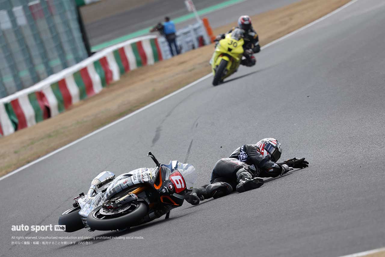 津田拓也（AutoRace Ube Racing Team）の転倒シーン／2024全日本ロード第1戦鈴鹿2&4 JSB1000 鈴鹿主催事前テスト1日目
