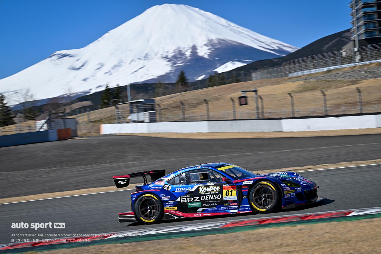 富士スピードウェイを走る2024年モデルのSUBARU BRZ R&D SPORT