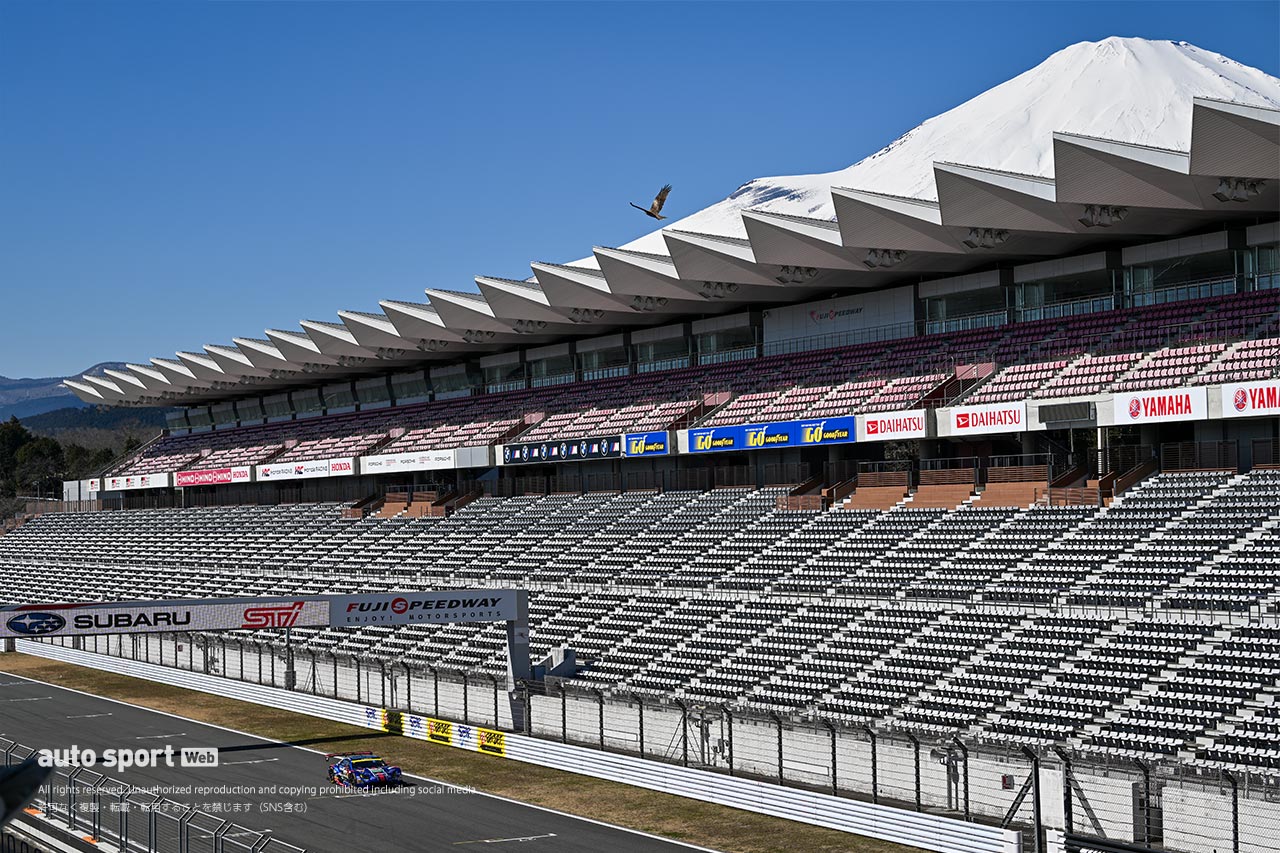 SUBARU BRZ R&D SPORTの2024年モデルのお披露目走行の様子