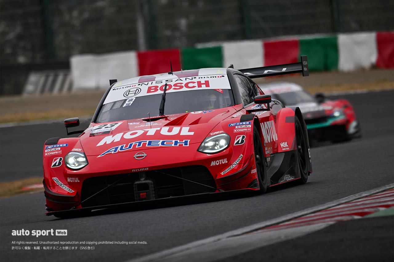 15台が参加し鈴鹿でスーパーGT GT500クラスのメーカーテストがスタート。初日はau TOM’Sが最速