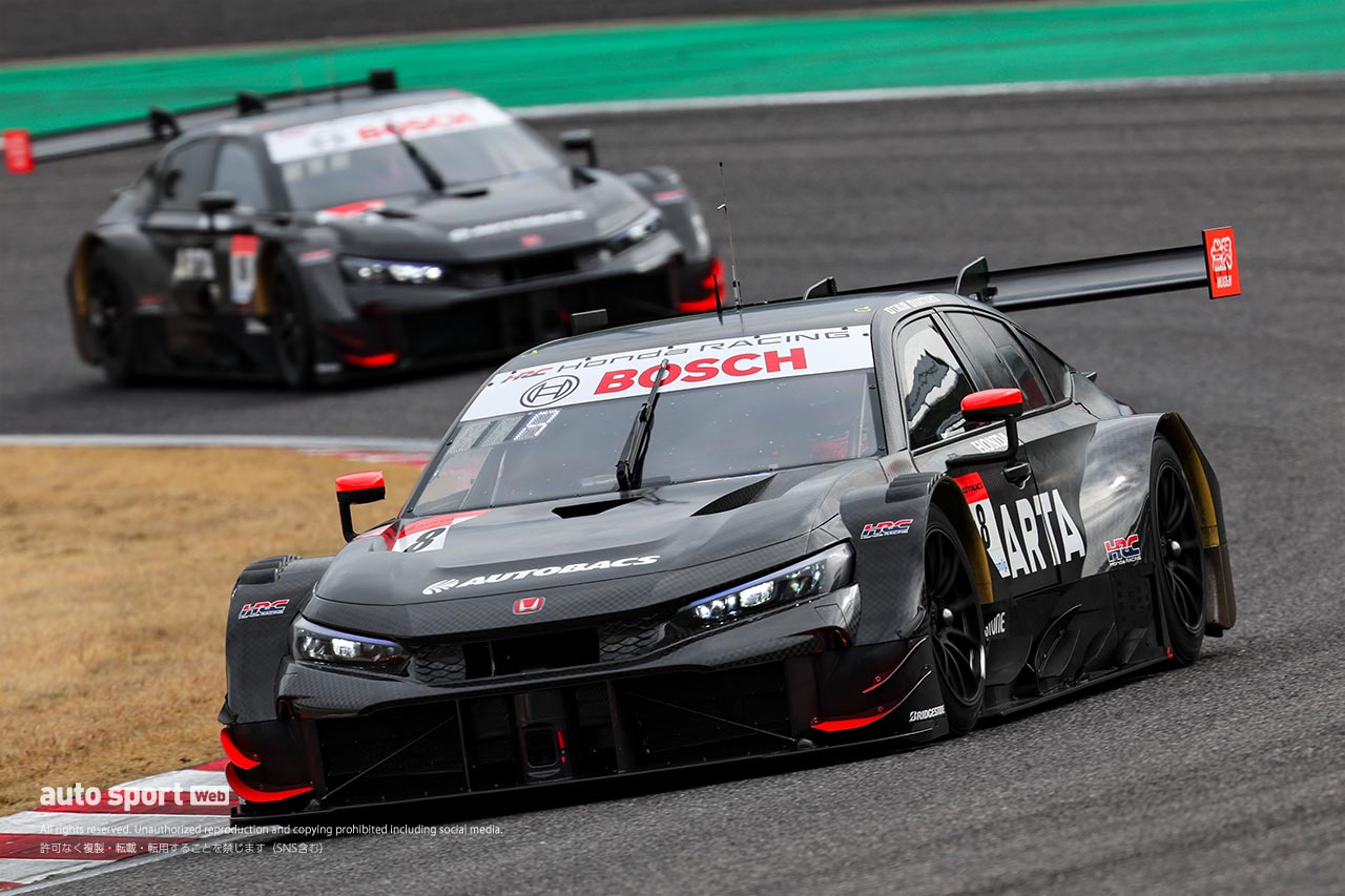 15台が参加し鈴鹿でスーパーGT GT500クラスのメーカーテストがスタート。初日はau TOM’Sが最速