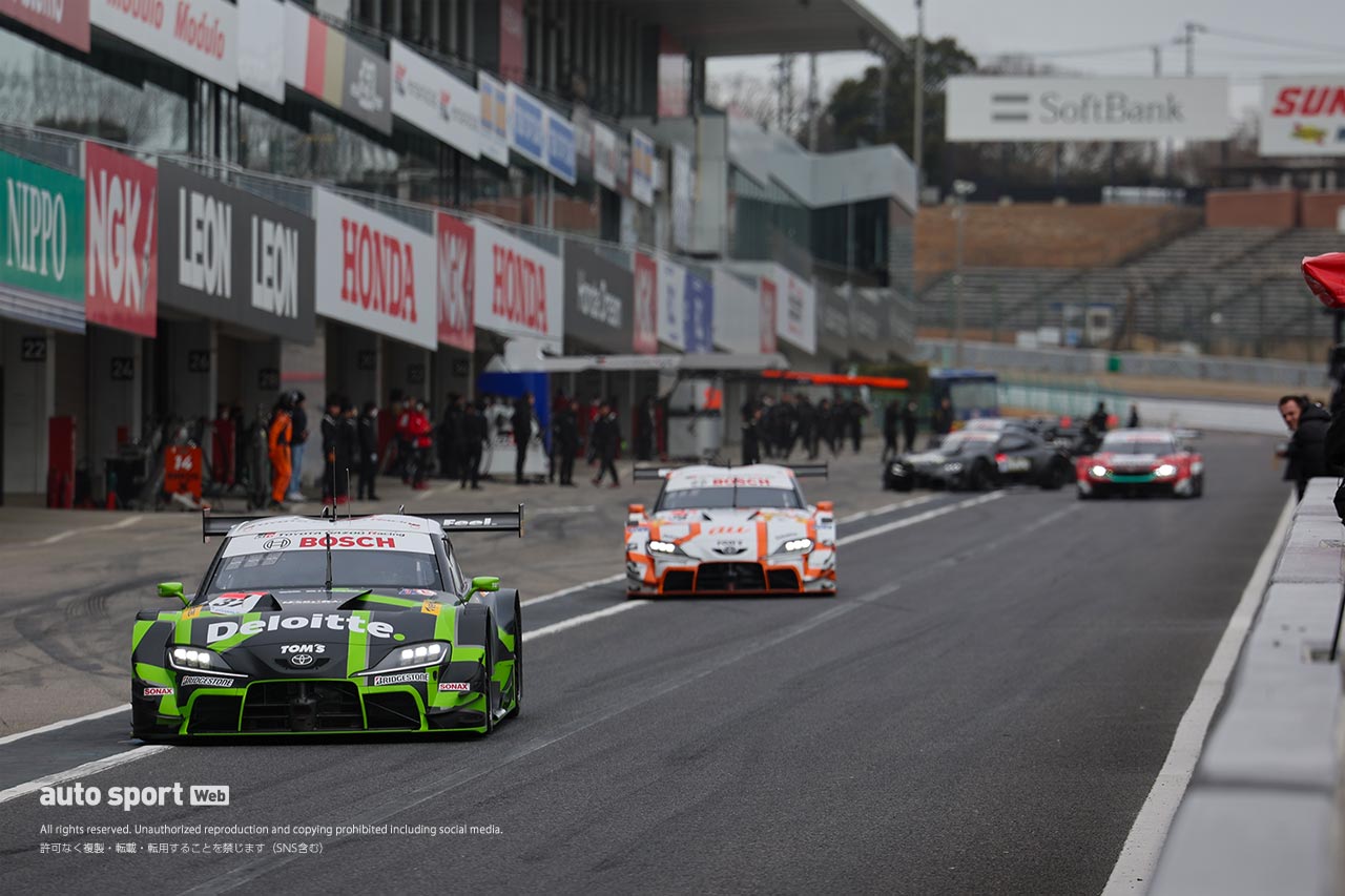 15台が参加し鈴鹿でスーパーGT GT500クラスのメーカーテストがスタート。初日はau TOM’Sが最速