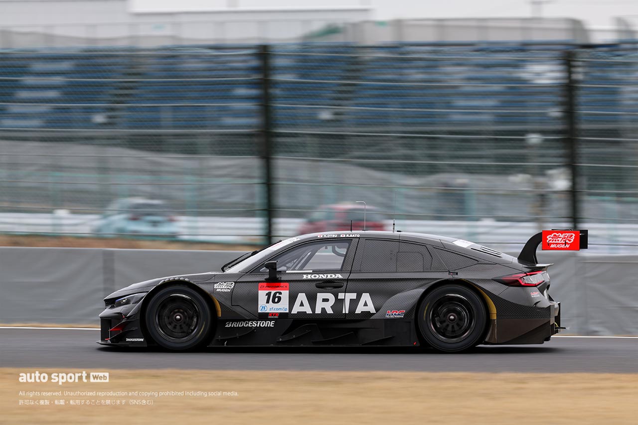 15台が参加し鈴鹿でスーパーGT GT500クラスのメーカーテストがスタート。初日はau TOM’Sが最速