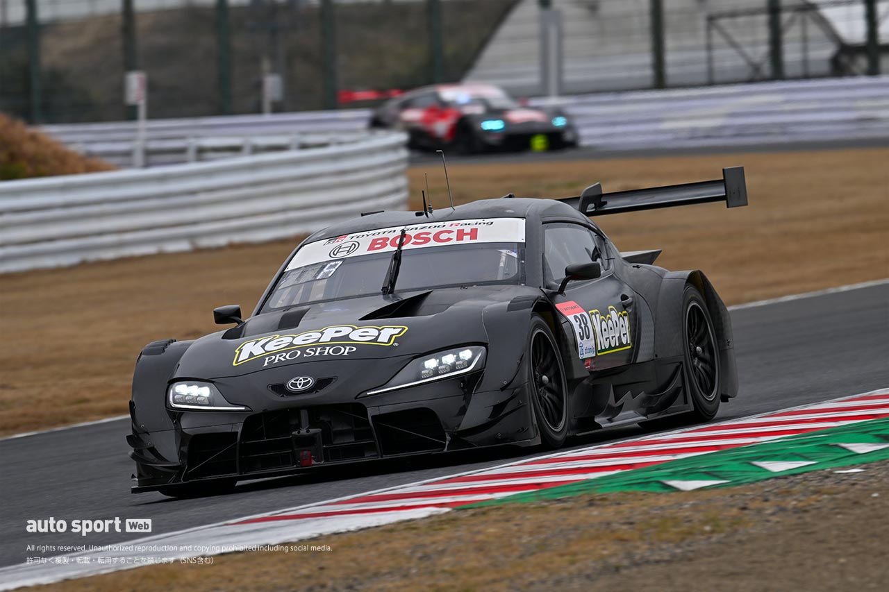 15台が参加し鈴鹿でスーパーGT GT500クラスのメーカーテストがスタート。初日はau TOM’Sが最速