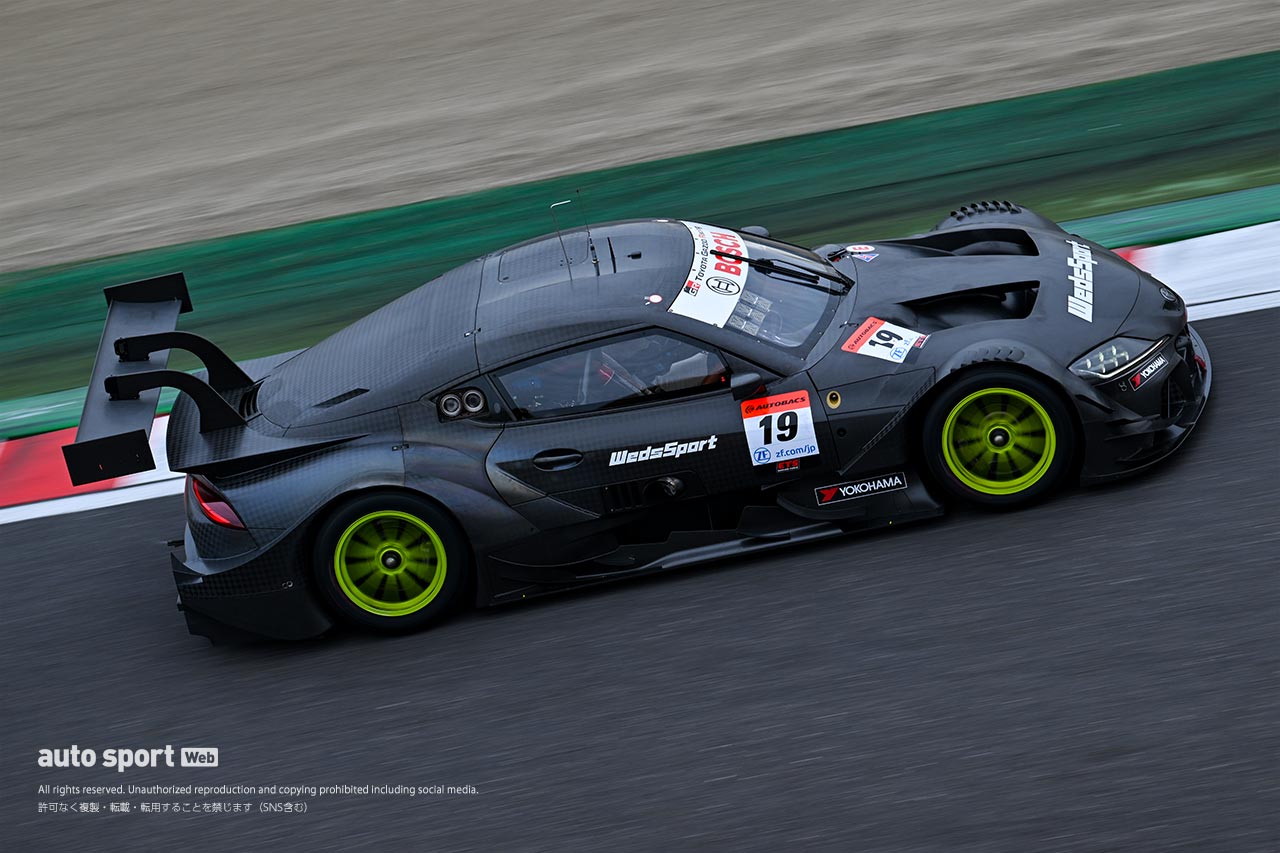 15台が参加し鈴鹿でスーパーGT GT500クラスのメーカーテストがスタート。初日はau TOM’Sが最速