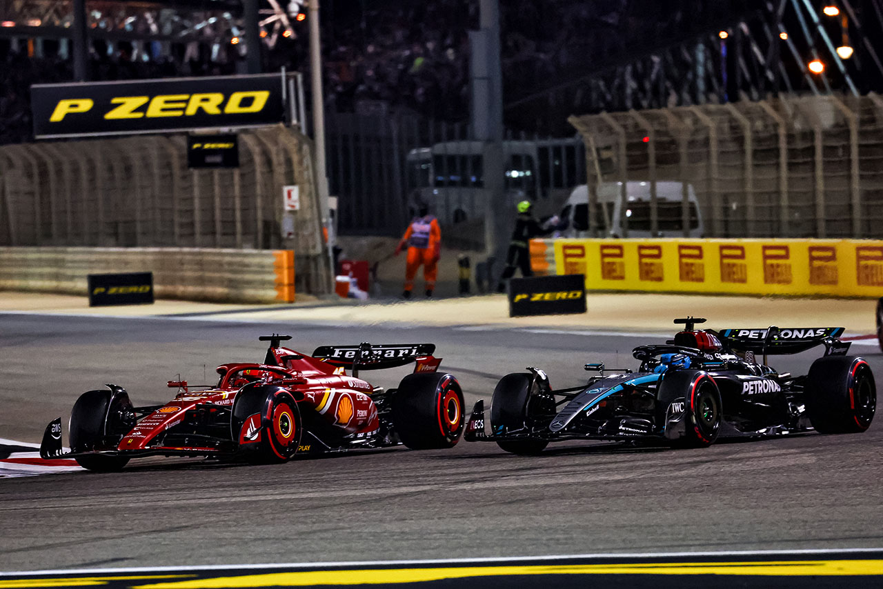 シャルル・ルクレール（フェラーリ）と2番手争いを繰り広げるジョージ・ラッセル（メルセデス）